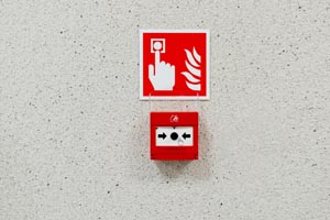 Como realizar a sinalização de segurança contra incêndio e pânico